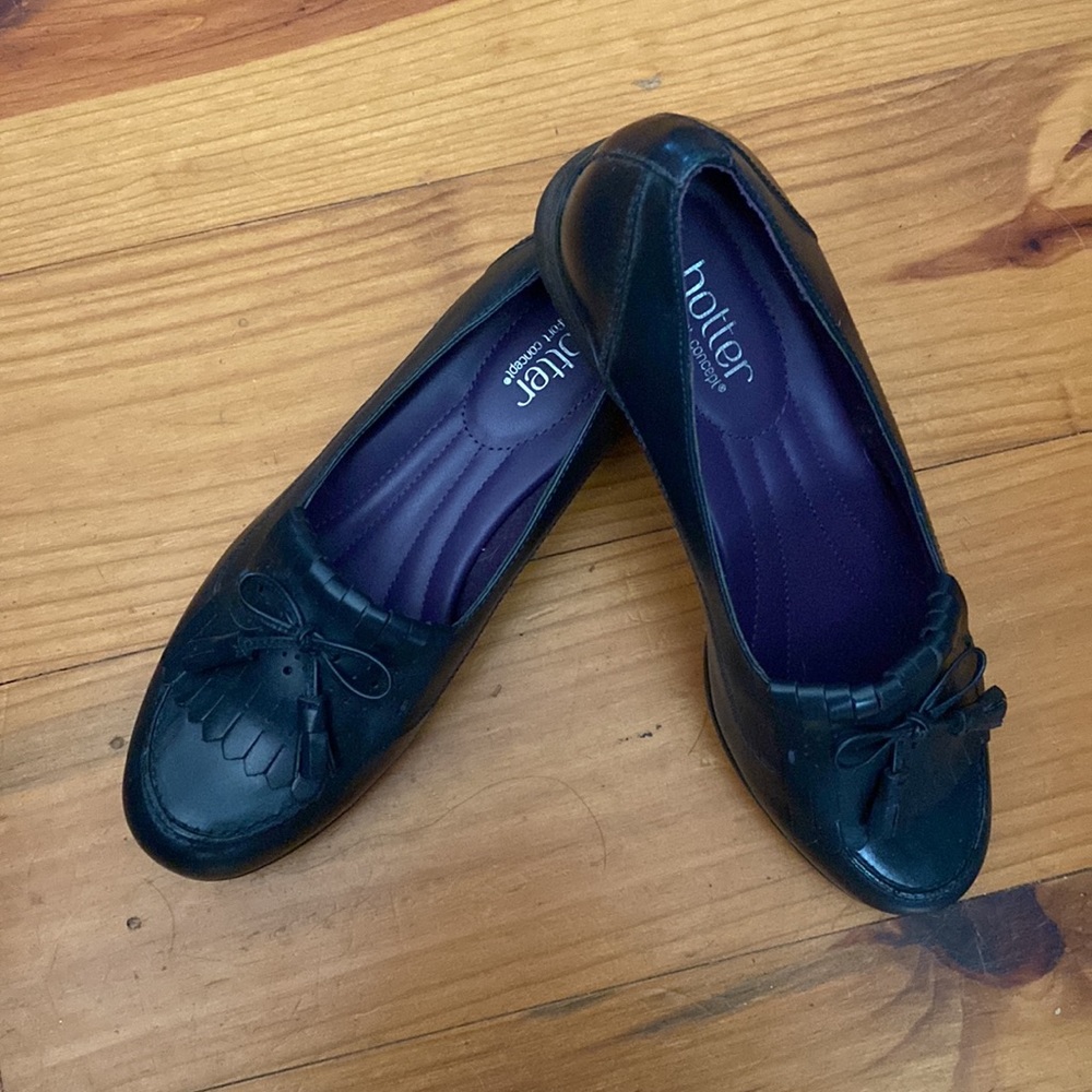 Navy blue leather fringe loafers with tassels by Trotter